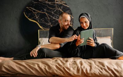 get married in Oman couple planning marriage process together